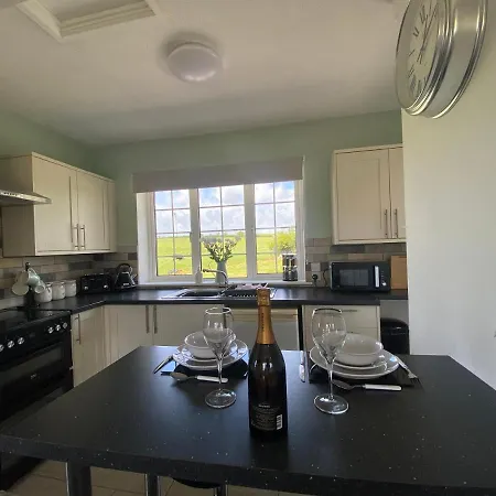 Holiday home Cheerful 1-bedroom Annexe With Countryside Views