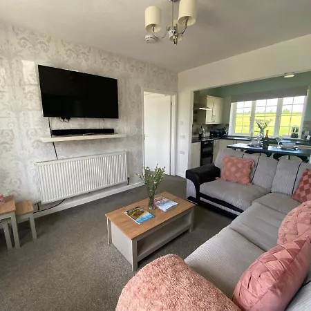 Cheerful 1-bedroom Annexe With Countryside Views *