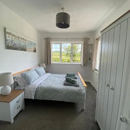 Holiday home Cheerful 1-bedroom Annexe With Countryside Views